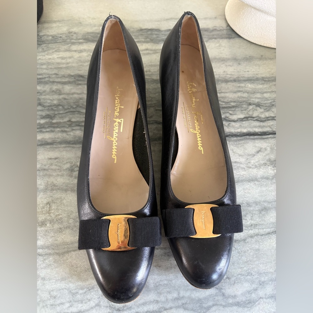 Salvatore Ferragamo Black 7.5 2A